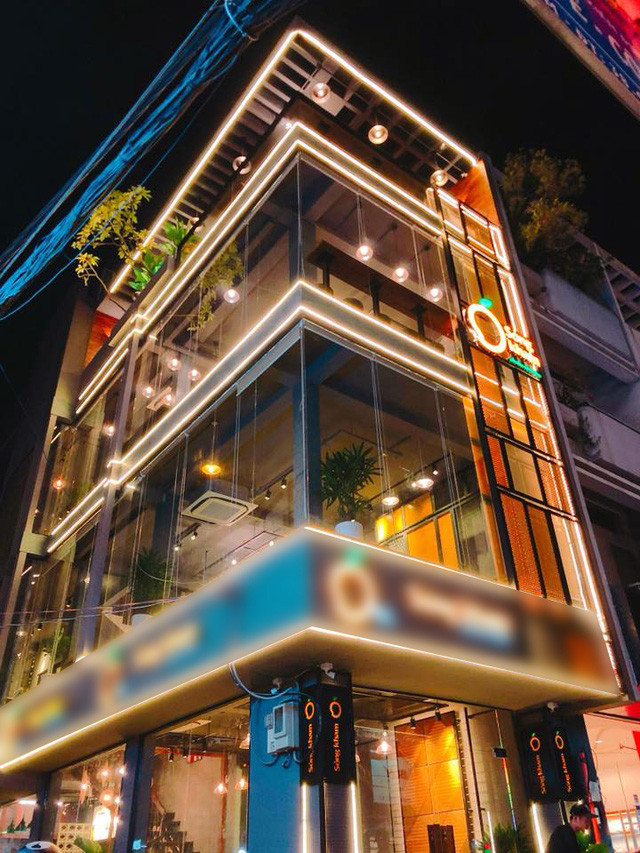 Bên cạnh đó, nam diễn viên Quốc Trường còn sở hữu hệ thống nước uống cũng rất được yêu thích. Hiện tại chuỗi cửa hàng nước uống của anh cũng đang mở rộng trên toàn quốc. Ảnh: Doanh nghiệp &amp; tiếp thị.