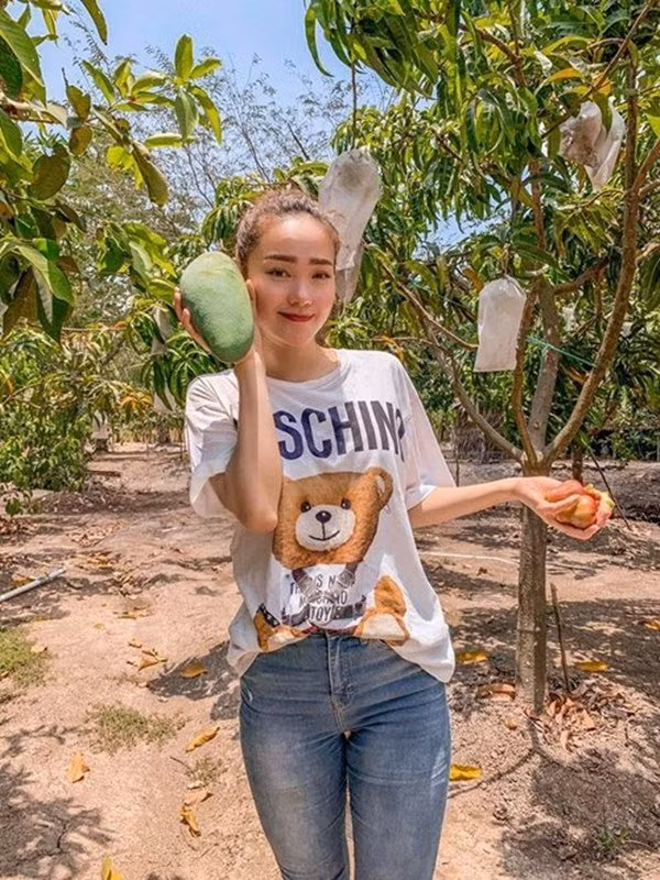 Trong khi đó, ở tuổi 34, Minh Hằng tậu được khu đất rộng 2.000 m2 trồng rau và cây ăn quả ở Đồng Nai. Ảnh: Youtube