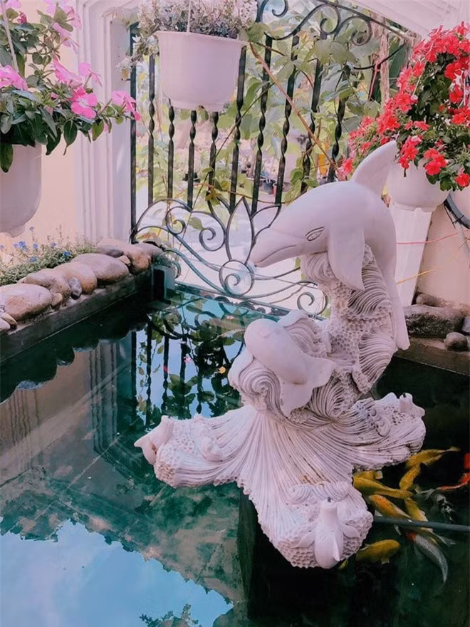 Nữ ca sĩ cũng tậu riêng cho mình và gia đình căn biệt thự sang trọng ở quận 2 (TP HCM). Ảnh: Internet