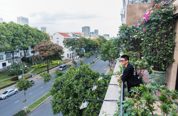 Rich kid Gia Kỳ hiện đang sống trong một căn biệt thự toạ lạc ở "khu nhà giàu" Phú Mỹ Hưng, quận 7 trên một con đường rất rộng rãi, yên tĩnh. Ảnh: Doanh nghiệp &amp; Tiếp thị.