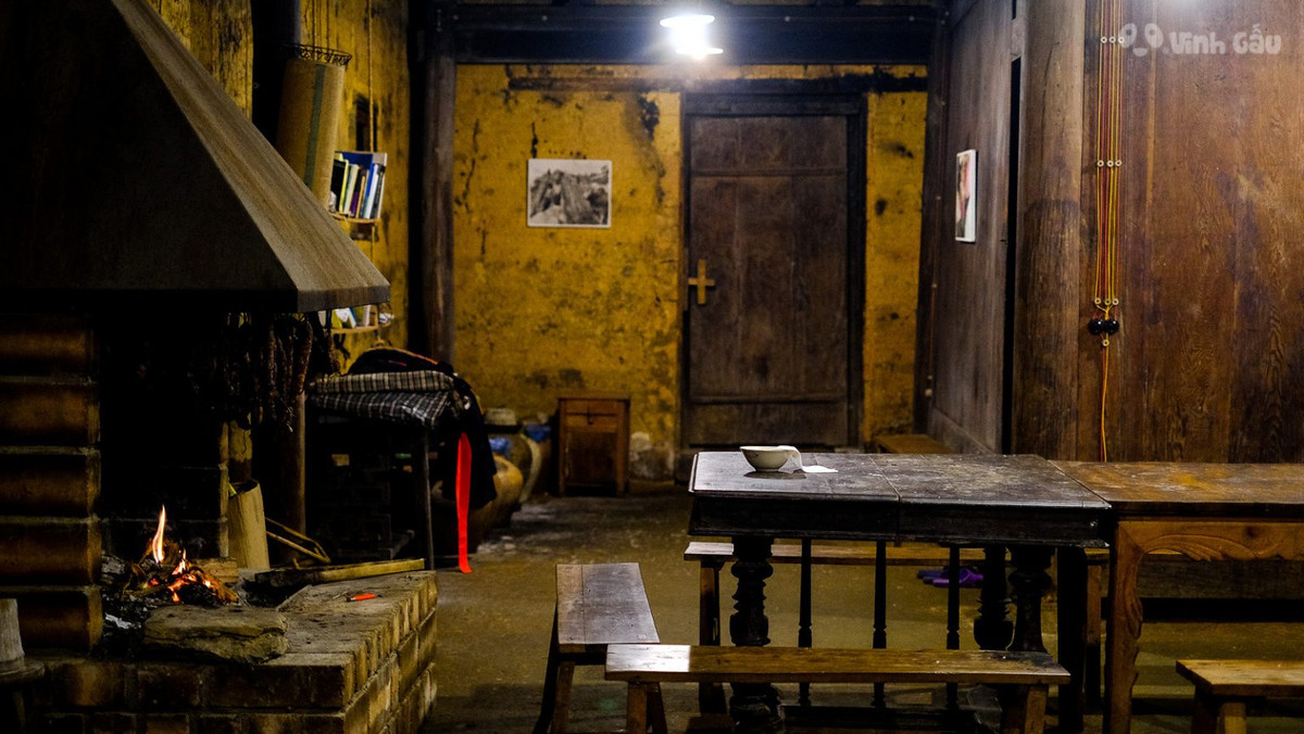 Trong nhà sử dụng phần lớn gỗ sa mộc và pơ mu. Đây là những loại gỗ có độ bền cao, qua thời gian màu sắc càng đẹp. Ảnh: Vinhgau.