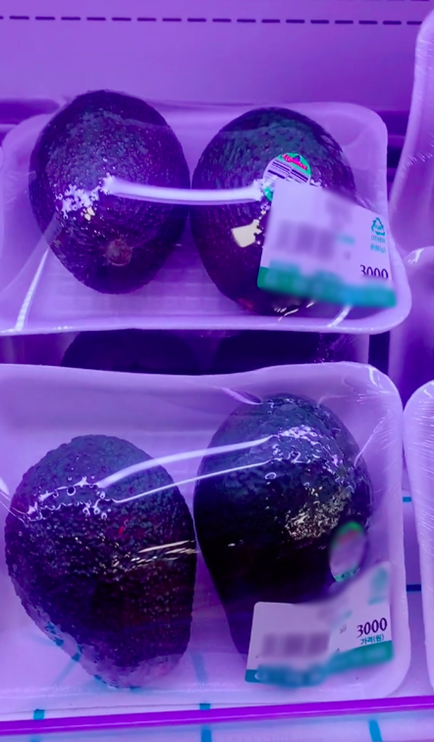 Bơ vào mùa giá rẻ, chỉ 3.000 Won (khoảng 60.000 đồng) cho 2 trái. Nguồn ảnh: @minoppa92