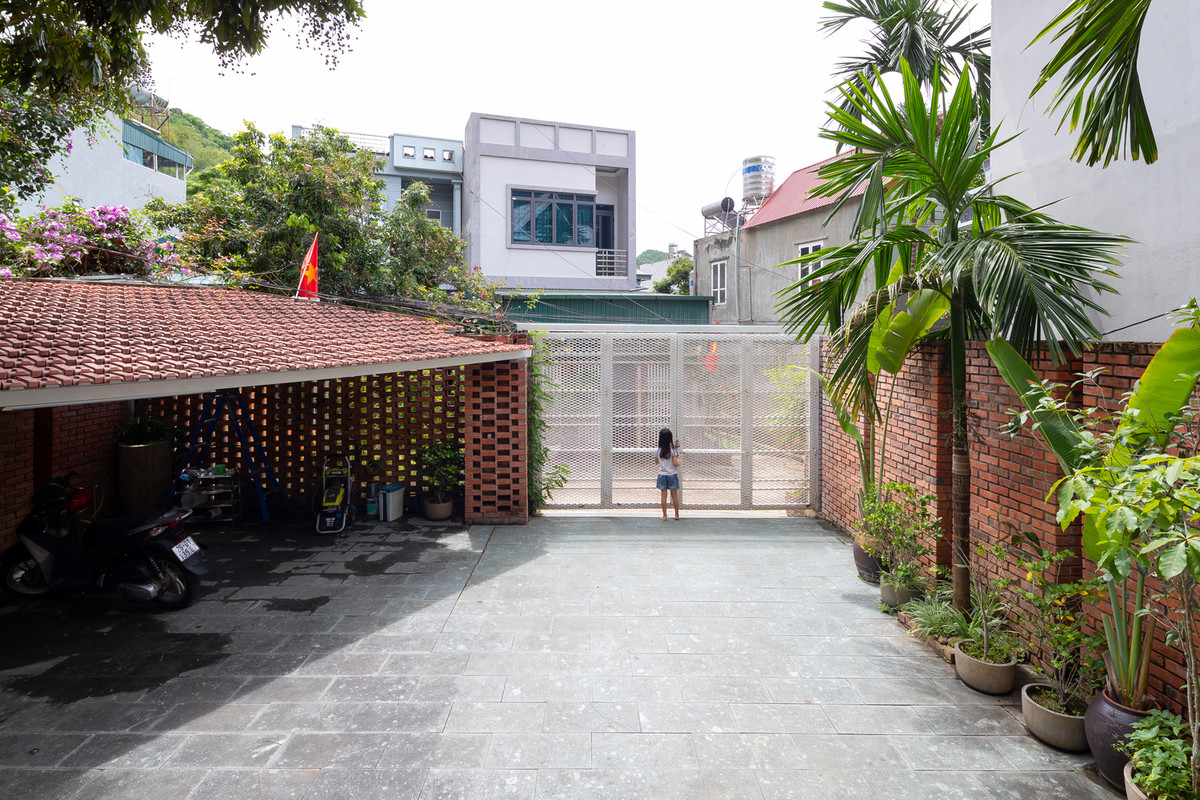 Trên mảnh đất này, anh ao ước có một ngôi nhà đơn sơ, mang đậm nét truyền thống của ngôi nhà cổ Bắc Bộ nhưng vẫn toát lên hơi thở của núi rừng Tây Bắc.