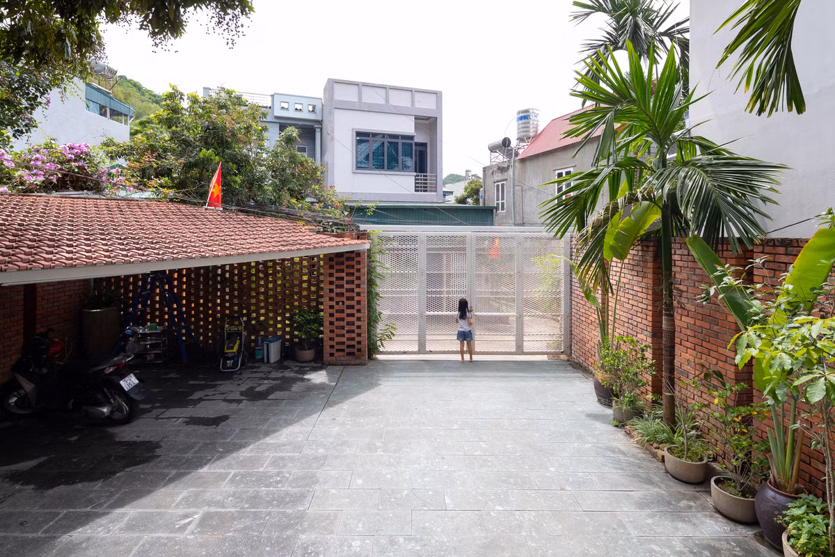 Trên mảnh đất này, anh ao ước có một ngôi nhà đơn sơ, mang đậm nét truyền thống của ngôi nhà cổ Bắc Bộ nhưng vẫn toát lên hơi thở của núi rừng Tây Bắc.