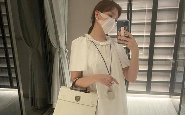  Căn nhà của Trấn Thành - Hariwon được thiết kế theo hướng hiện đại, tối giản hóa với tông màu chủ đạo xám - trắng - đen. Ảnh: FBNV