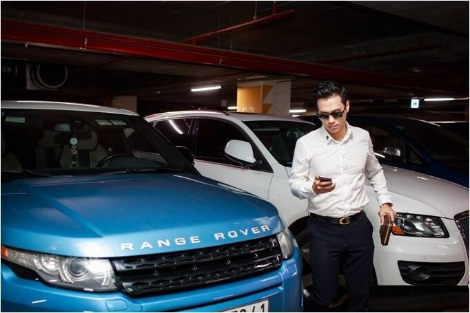 Trước khi sở hữu "siêu ngựa" Bentley, Việt Anh từng sở hữu một chiếc Range Rover đắt đỏ màu xanh ngọc trị giá khoảng 5 tỷ đồng. Ảnh: Internet.