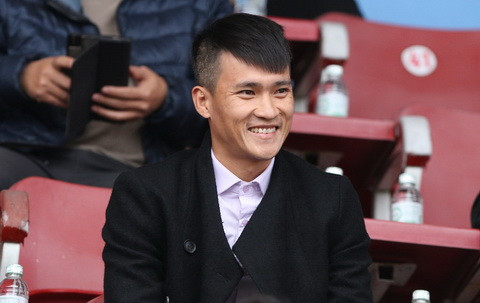 Một số nguồn tin cho rằng tổng thu nhập của Công Vinh phải tới vài chục tỷ mỗi năm. Đây là con số ngưỡng cao nhất nhì trong giới cầu thủ và ngay cả ngôi sao trong showbiz cũng phải ngưỡng mộ. Ảnh: Zing