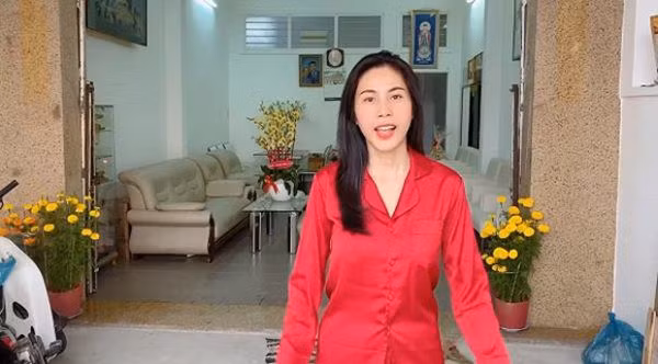 Vì thế, năm 2011, khi đã tích cóp được một số tiền, Thủy Tiên mua cho mẹ căn nhà 5 tỷ ở Kiên Giang dù mình vẫn ở Sài Gòn. Ảnh chụp màn hình