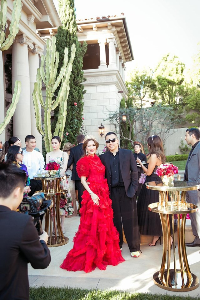 Nữ đại gia người Mỹ gốc Việt còn tổ chức tiệc sinh nhật tuổi 50 hoành tráng với sự có mặt của nhiều người nổi tiếng. Nguồn ảnh: Instagram, chụp màn hình.