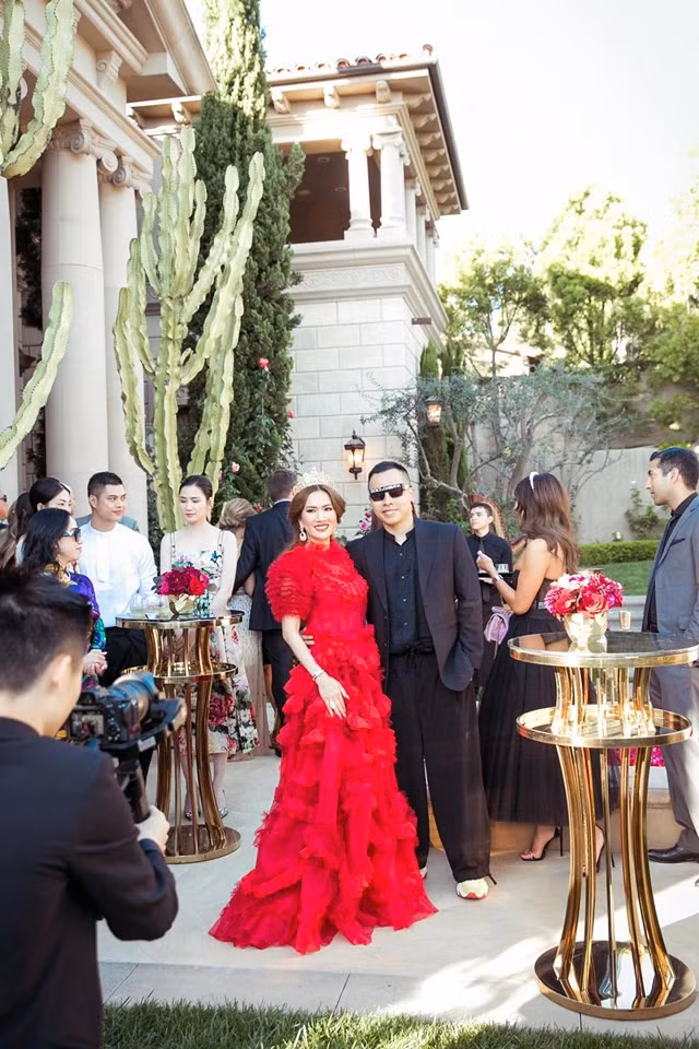 Nữ đại gia người Mỹ gốc Việt còn tổ chức tiệc sinh nhật tuổi 50 hoành tráng với sự có mặt của nhiều người nổi tiếng. Nguồn ảnh: Instagram, chụp màn hình.