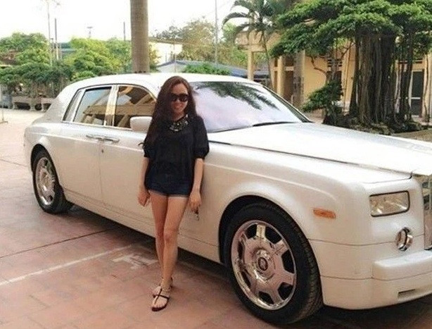 Bộ sưu tập xế sang của Phượng Chanel phải kể đến nhiều hãng hiệu đắt đỏ bậc nhất như Rolls Royce, Lexus, Bentley.... giá hàng chục tỷ đồng. Ảnh: Internet