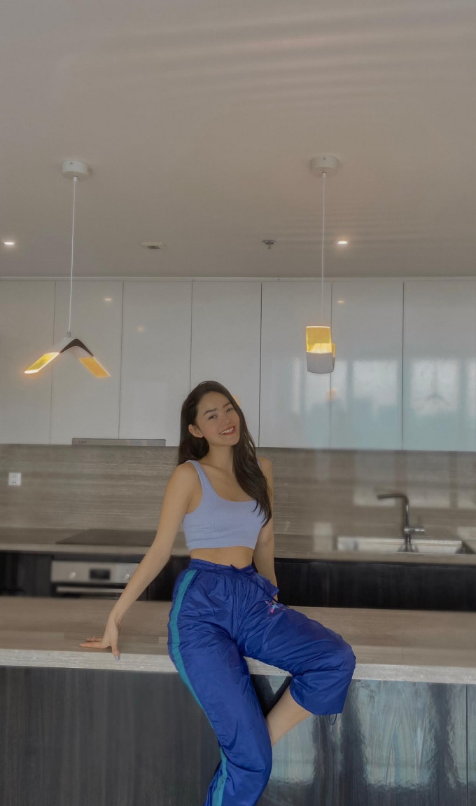 Góc bếp được thiết kế gọn gàng, ngăn nắp.