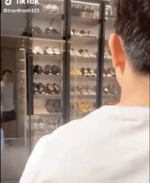 Mới đây, Trấn Thành quay clip hé lộ căn phòng chứa đồ hiệu cực đắt đỏ trong căn hộ mới của mình.