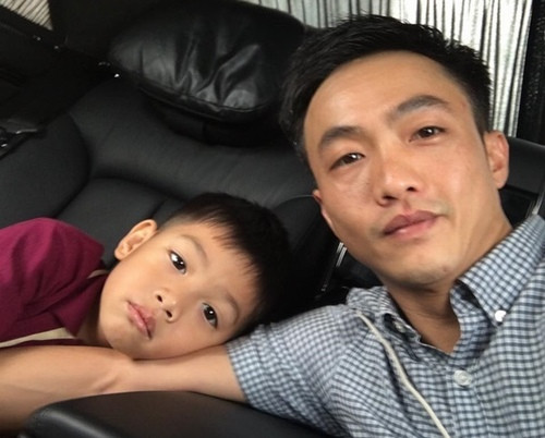 Trong khi đó, Subeo - quý tử nhà đại gia phố núi Cường Đô La và Hà Hồ được bố mẹ cho học ở một trường quốc tế đắt đỏ hàng đầu tại TP HCM với mức học phí lên tới hơn 400 triệu đồng/năm. Ảnh: Dân Việt.