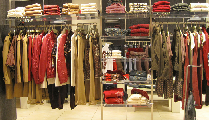 Bởi, các thương hiệu vẫn có thể sản xuất sản phẩm từ nguyên liệu rẻ tiền để dành riêng cho cửa hàng giảm giá. Nguồn ảnh: Brightside, Getty