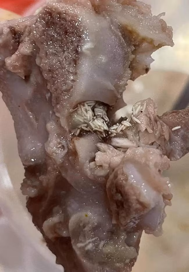 Loat cua hang noi tieng bi khach to ban thuc pham ban, co gioi-Hinh-2