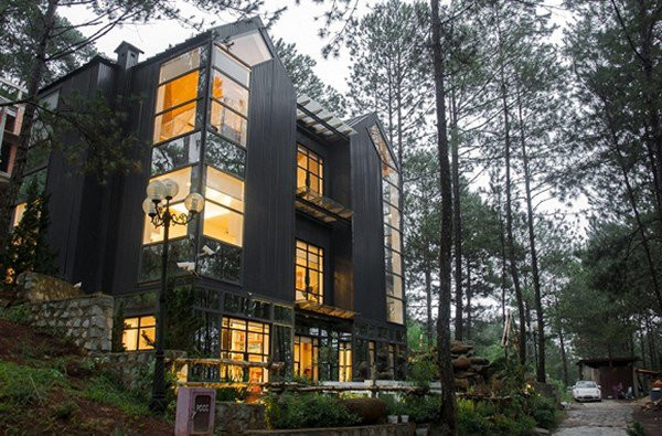 Khi Phan Như Thảo mang bầu, đại gia Đức An mạnh tay xây 3 dinh thự để tặng con gái. Ảnh: FBNV.