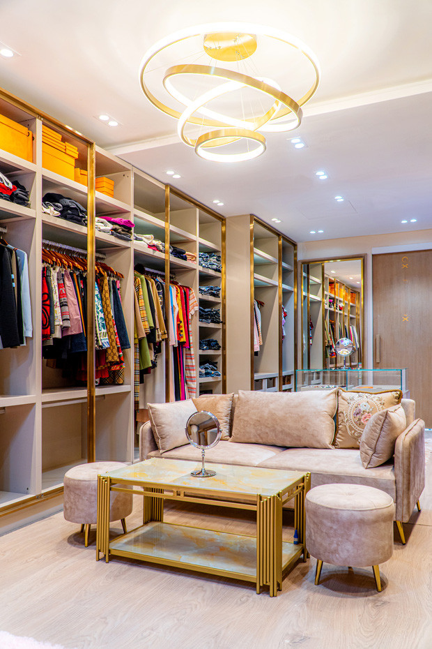 Đáng chú ý nhất là phòng đựng đồ ngập tràn giày hiệu, túi hiệu của Hoa hậu Phương Lê. Ảnh: TTT