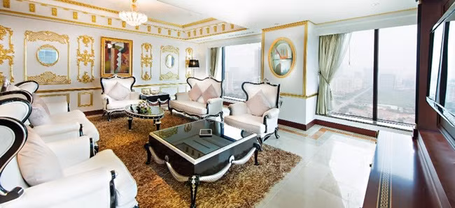 Giá phòng tại khách sạn Grand Plaza trong tháng 9 này dao động từ hơn 1 triệu - gần 6 triệu đồng/đêm, tùy loại. Ảnh: Booking