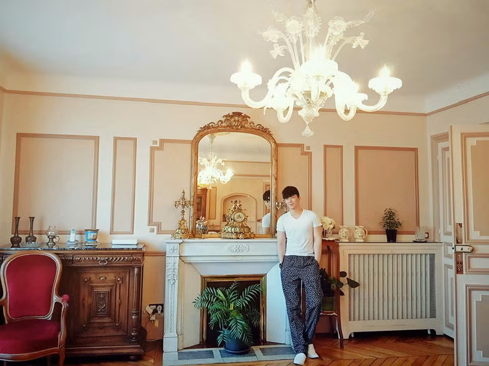 Nathan Lee tự quyết định màu sắc và lựa chọn nội thất theo sở thích của mình. Nguồn ảnh: FBNV.