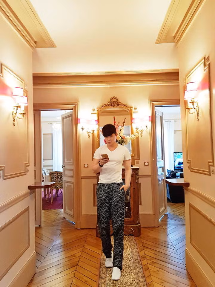 Nathan Lee dành riêng một căn hộ rộng hơn 300m2 để làm nơi nghỉ dưỡng mỗi khi về Pháp