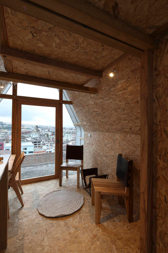 Thiết kế cũng mang đến ánh sáng, giúp căn nhà trở nên thông thoáng và mát mẻ hơn.