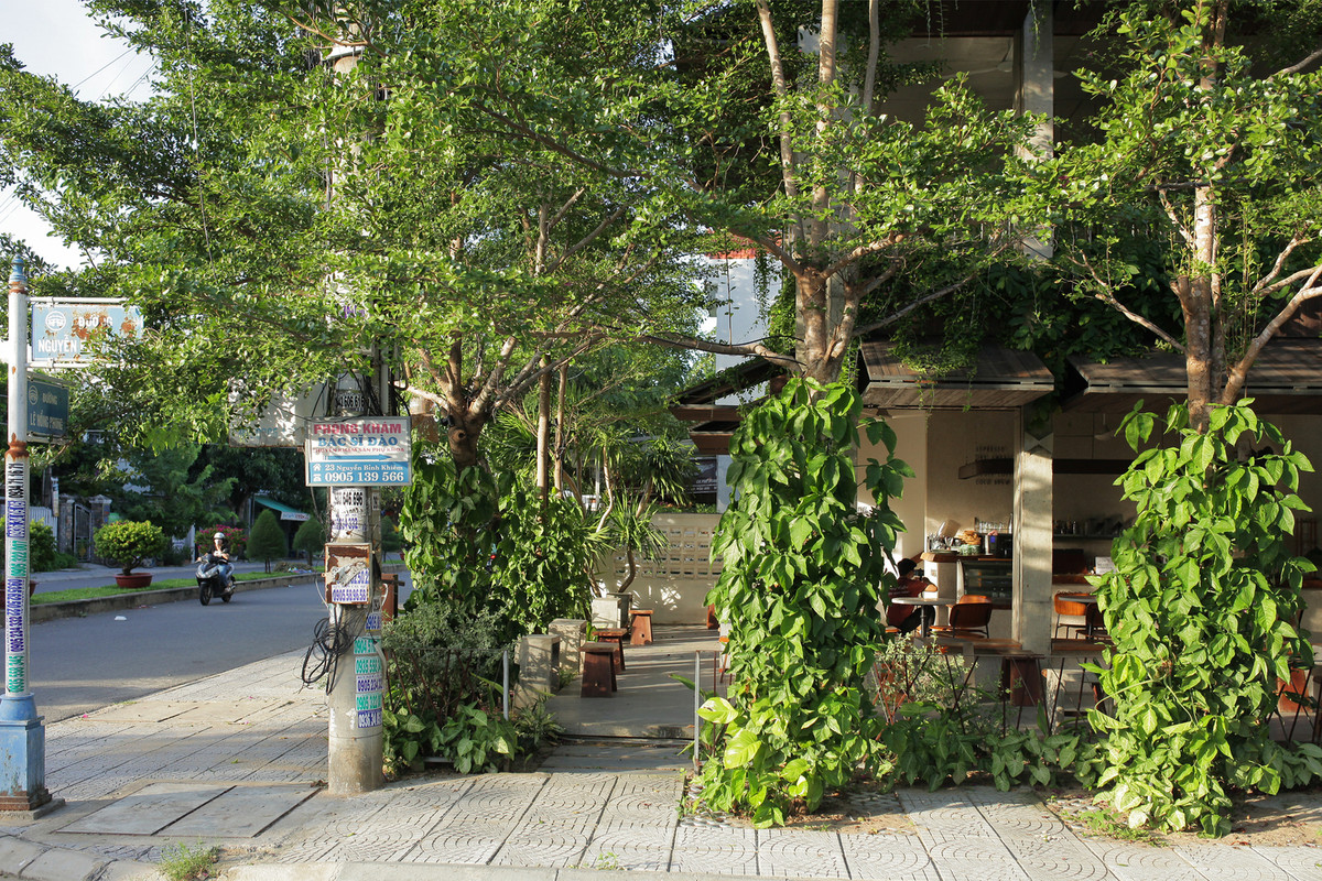 Không gian bên ngoài quán cà phê. Nguồn ảnh: Nguyen Hoang Son