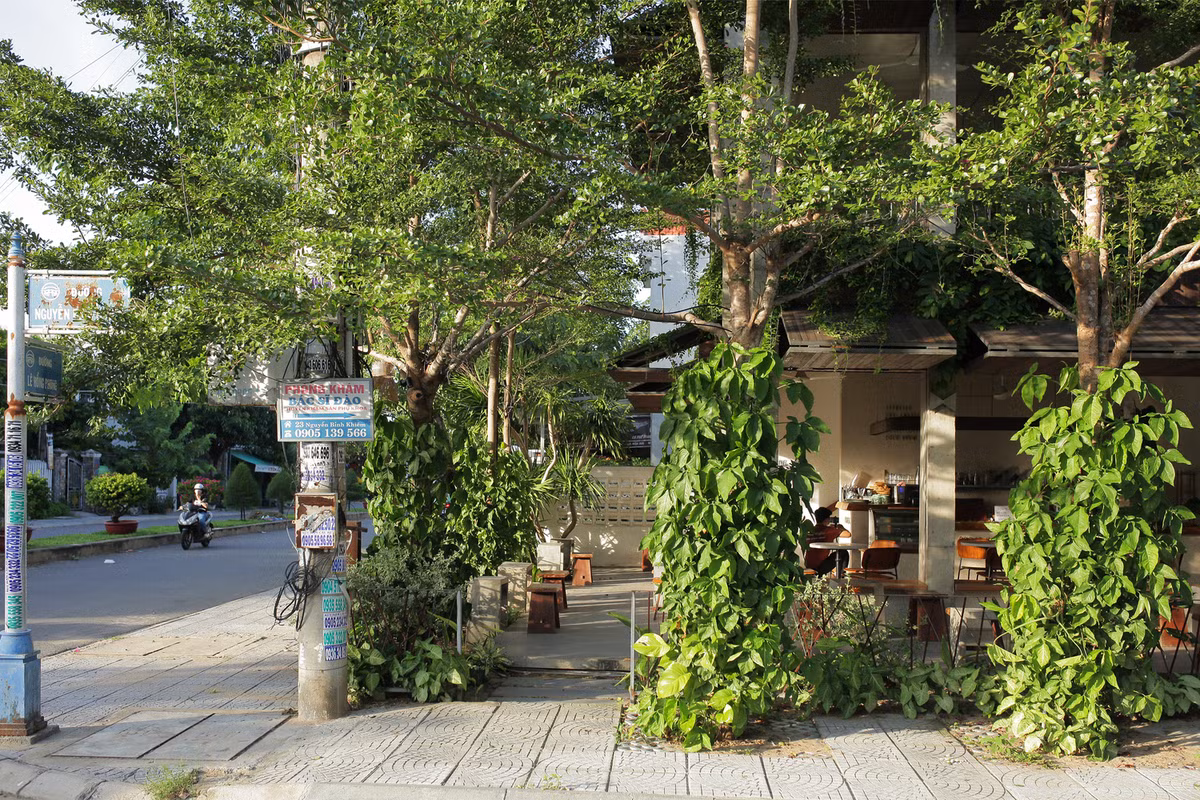 Không gian bên ngoài quán cà phê. Nguồn ảnh: Nguyen Hoang Son