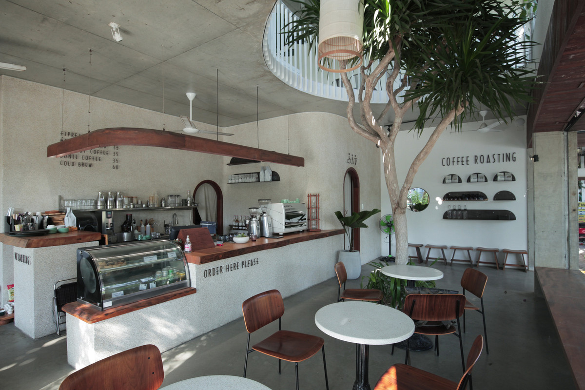  Quầy pha cà phê cũng mang hơi hướng mộc mạc.