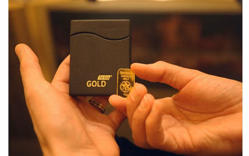 Riêng ở Dubai có hẳn 1 cây ATM chuyên dùng để… rút vàng. Đây là minh chứng rõ nhất cho sự “cuồng” vàng của người châu Á.