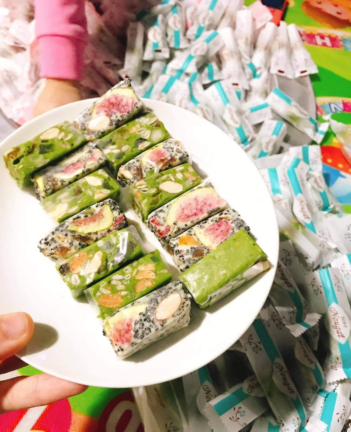 Theo khảo sát, kẹo handmade có giá bán dao động từ 350.000 - 800.000 đồng/kg.