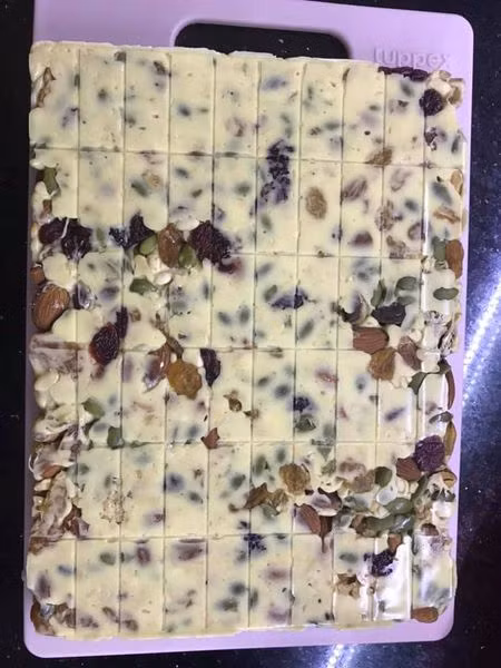 Năm nay, do lượng khách hàng tăng cao trong khi nhân lực không nhiều nên chị Hằng chỉ nhận order đến ngày 23 âm lịch rồi tập trung làm trả khách.