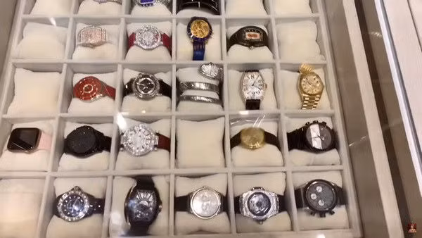 Bộ sưu tập hàng hiệu của Hoa hậu Thu Hoài đến từ nhiều hãng lớn như Hermes, Louis Vuitton, Gucci, Chanel, Dior...Ảnh: FB