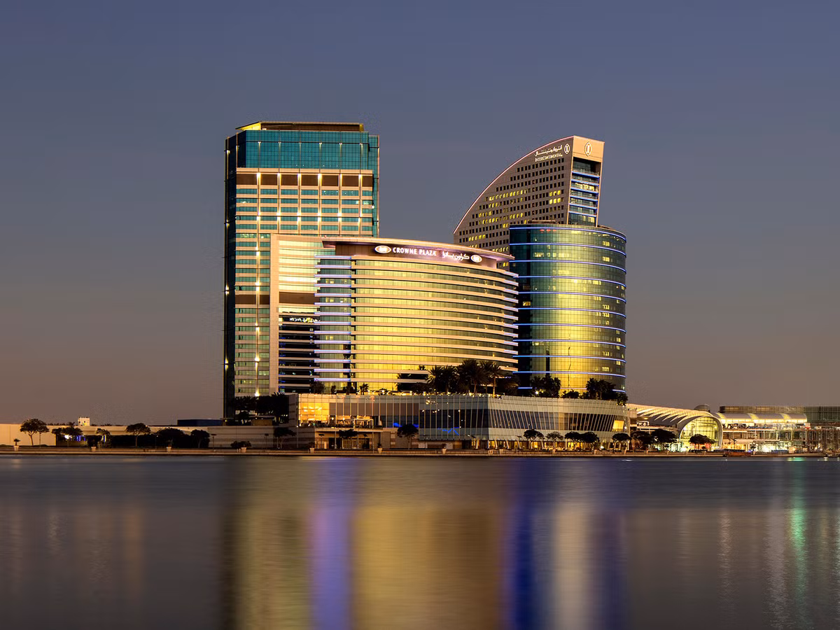 Sau 8 đêm nghỉ tại Swissotel Al Murooj Dubai, các cầu thủ đội tuyển Việt Nam di chuyển tới khách sạn Crowne Plaza Dubai, ở cùng đội tuyển Thái Lan, Indonesia, Malaysia và UAE. Ảnh: IHG