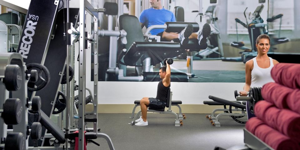 Bên trong khách sạn đội tuyển Việt Nam nghỉ tại Dubai có nhiều tiện nghi như bể bơi ngoài trời rộng 25 m, được kiểm soát nhiệt độ, phòng tập thể dục...Ảnh: IHG