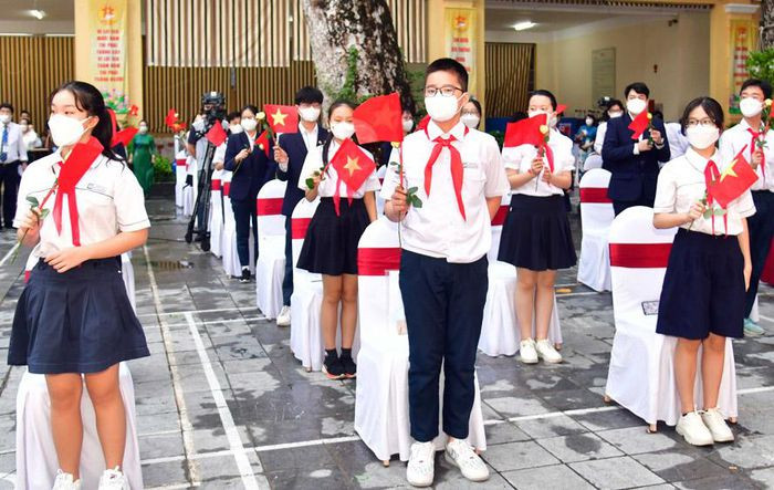 To chuc thu cac khoan tien dau nam hoc 2021-2022: Giam 'ganh nang' hoc phi