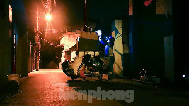 Vào thời điểm giãn cách xã hội như thế này, công việc đó có phần còn vất vả hơn.