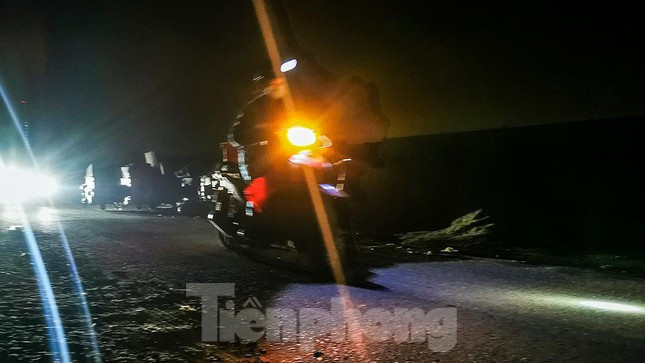 Những công nhân môi trường thầm lặng ngày đêm gìn giữ vệ sinh đường phố, hạn chế tối đa mầm mống dịch bệnh phát sinh từ rác thải.