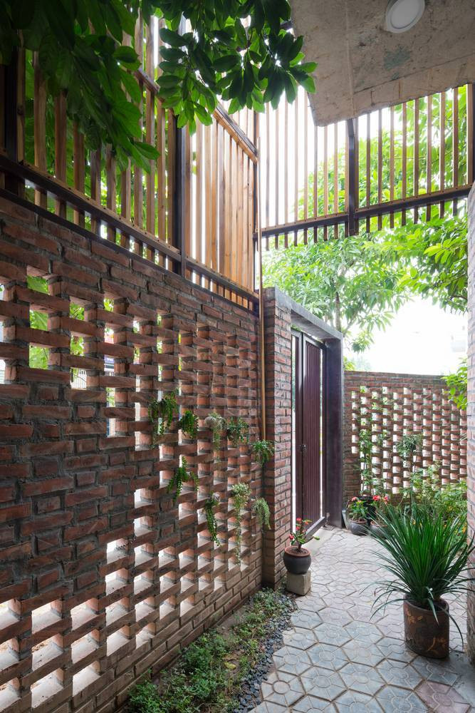 Cây xanh được bố trí theo từng tầng từng lớp mang đến sự hài hòa cho không gian.