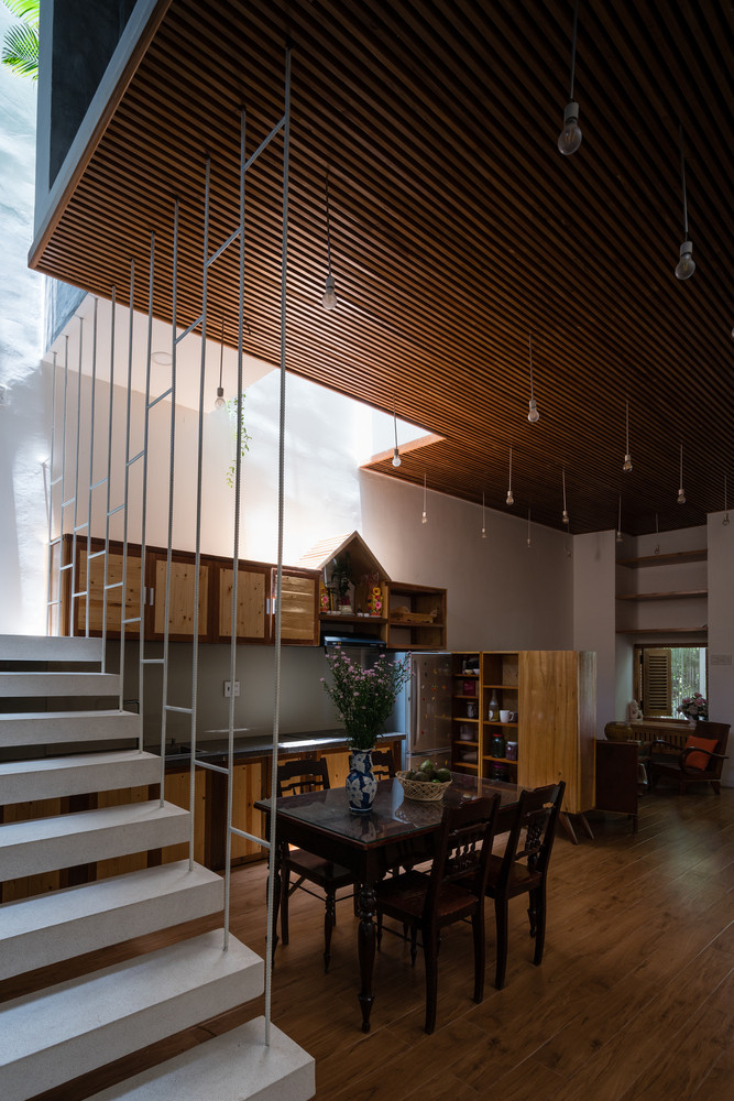 Phòng bếp nhỏ mang âm hưởng "ngày xưa".