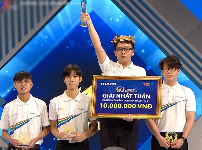 Nam sinh chuyen Hung Vuong gianh vong nguyet que Duong len dinh Olympia-Hinh-2