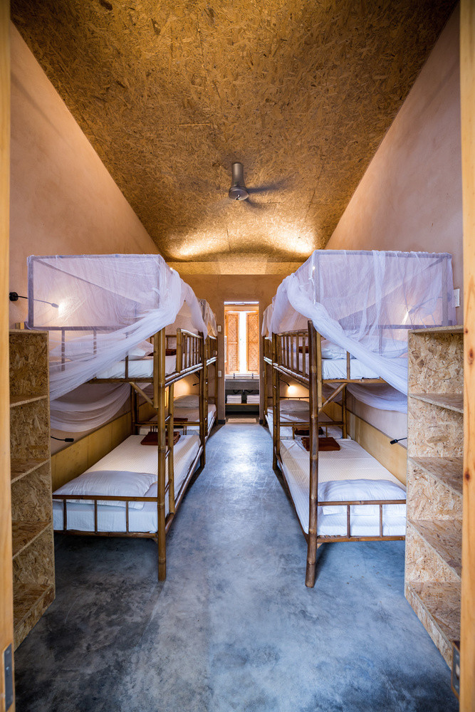 Căn nhà hòa mình vào thiên nhiên, cây cỏ. Nguồn ảnh: ALISA Production