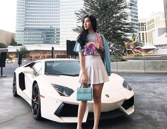 Dù chỉ ngoài 20, cô nàng đã trải nghiệm hơn 50 dòng siêu xe từ Huracan, Bentley, Rolls Royce đến Maserati...