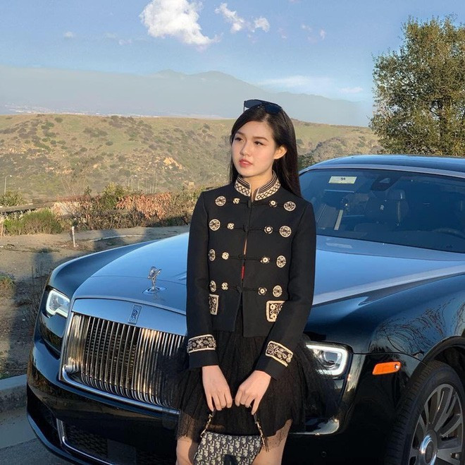 Một trong những rich kid Việt góp mặt trong danh sách là Nguyễn Đặng Tiểu Giang (1993). Cô là con gái của một đại gia kinh doanh xe sang tại sài Gòn.