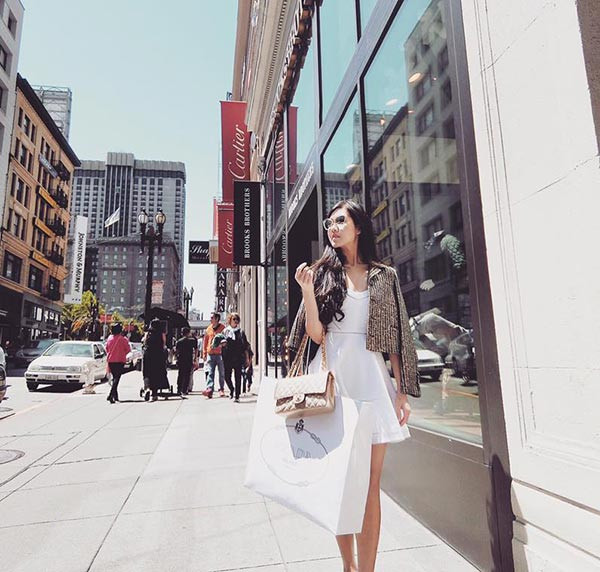 Dù đã làm mẹ nhưng nhan sắc của Tiểu Giang vẫn khiến nhiều người lầm tưởng cô vẫn chưa kết hôn.