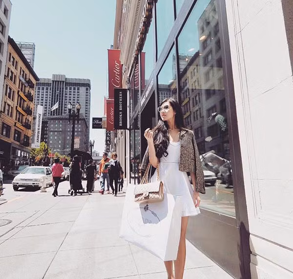 Dù đã làm mẹ nhưng nhan sắc của Tiểu Giang vẫn khiến nhiều người lầm tưởng cô vẫn chưa kết hôn.