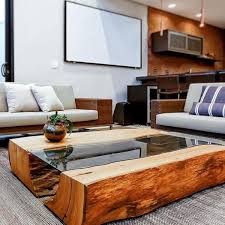 Nội thất gỗ màu sẫm thống trị nhiều năm qua. Tuy nhiên, đồ gỗ sáng màu sẽ dần được ưa chuộng hơn trong năm 2021 bởi màu sắc sáng sủa giúp cho gia chủ có tâm trạng nhẹ nhàng, dễ chịu hơn.