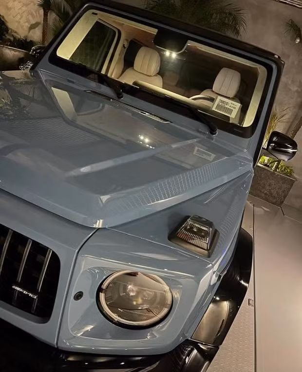 Tối 3/1, trên Instagram cá nhân, Đàm Thu Trang đăng tải hình ảnh chiếc siêu xe đặc biệt - một món quà đắt tiền từ ông xã Cường Đô La. 