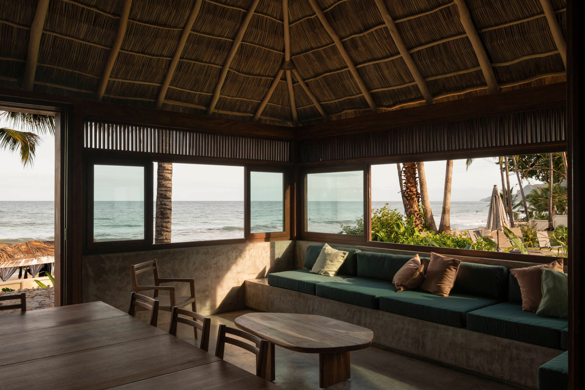 Ngôi nhà cũng ưu tiên sử dụng vật liệu địa phương.