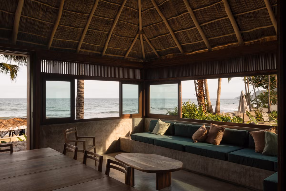 Ngôi nhà cũng ưu tiên sử dụng vật liệu địa phương.